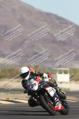 media/Oct-30-2025-Racers Edge (Thu) [[dabbdaf680]]/3-B Group/Session 2 (Turn 14)/